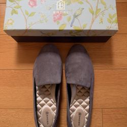 Women’s Birdies Suede Grey Flats (size 9)