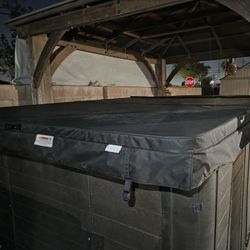 Jacuzzi Hot Tub Swimspa 