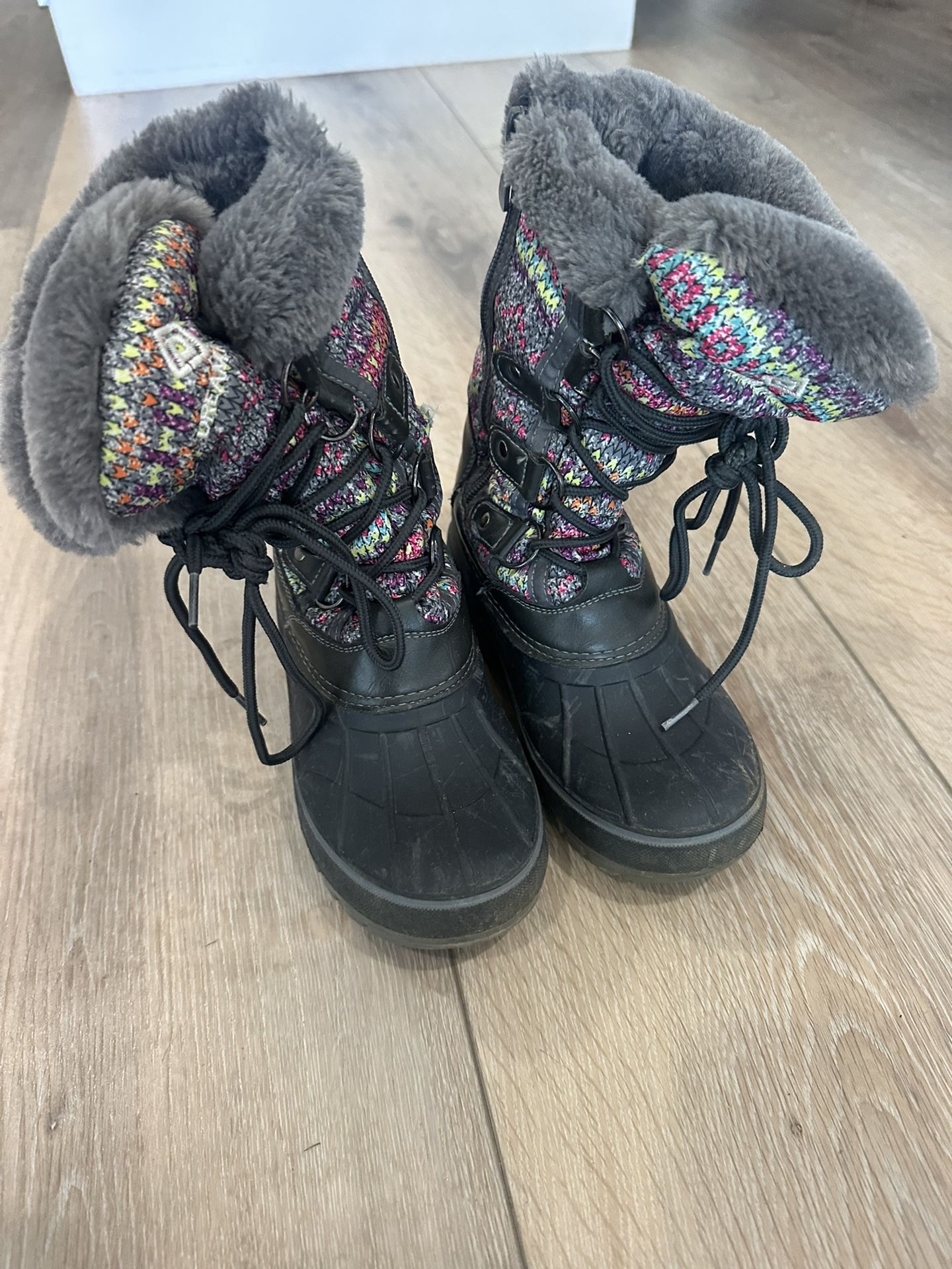 Snow Boots Kids Size 1 Great Condition - No Tears