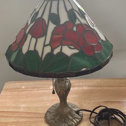 Vintage PST INDUSTRIES Long Beach CA Tiffany Style Table Lamp Stained Glass Floral