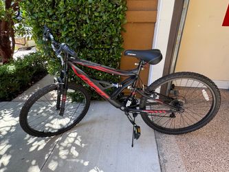 Hyper Mountain Bike Black and Red