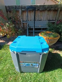 Igloo Transformer Wheeled Cooler 60 Quart 94 Cans 18.5" x 18" x 20" tall