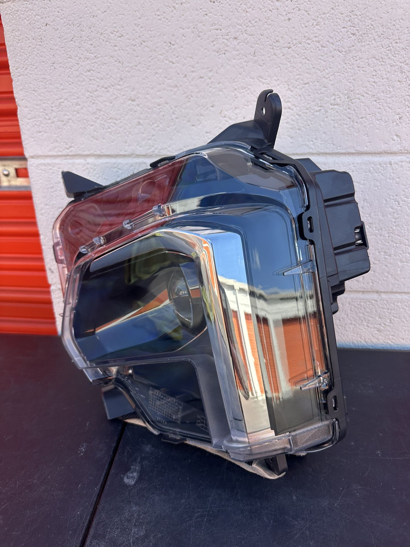 2022 -2023 CHEVY TRAVERSE LEFT DRIVER HEADLIGHT OEM