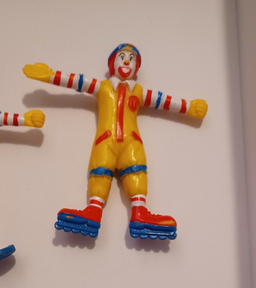 RARE Vintage Ronald McDonald on Skates Action Figure