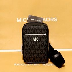 NEW AUTHENTIC MICHAEL KORS PURSE $65 OBO
