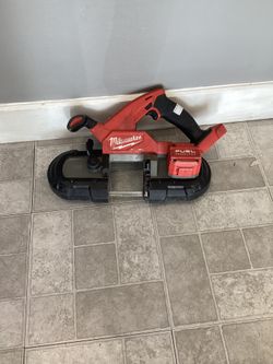 Milwaukee (2829-20) Compact Band Saw (tool only)