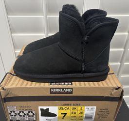 New Kirkland Women's Black Shearling Scalloped Edge Boots (Women’s 7) - $20