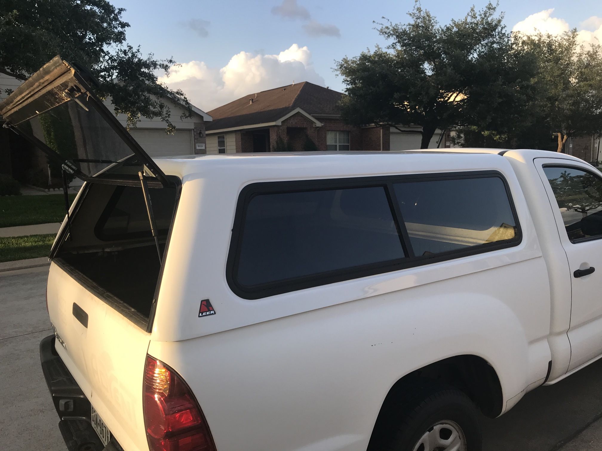 Leer Camper Top Toyota Tacoma