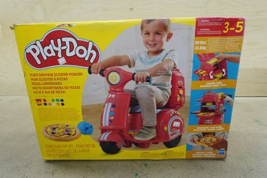 Play-Doh Pizza Delivery Scooter Ride-On Playset