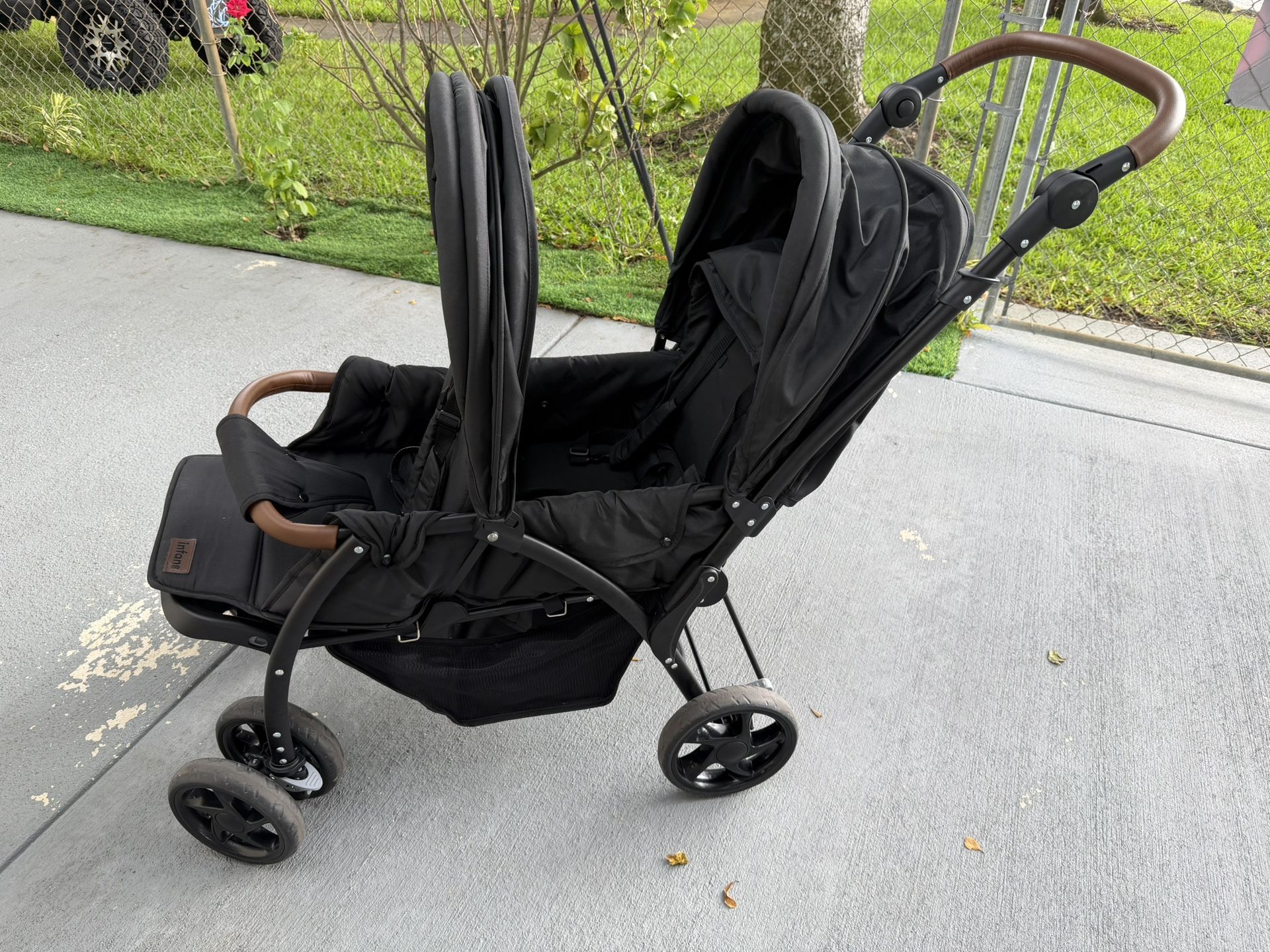 Compact Foldable Double Stroller For Infants And Toddlers