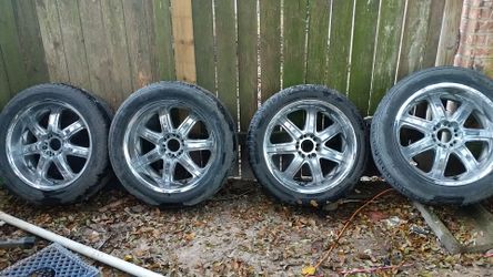 Selling my 22..Bentchi..only 2caps..only had for about 2 months..new tires.. asking 400$