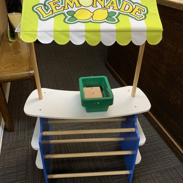 Lemonade Stand Melissa And Doug 149.00 Value for Sale in Puyallup, WA