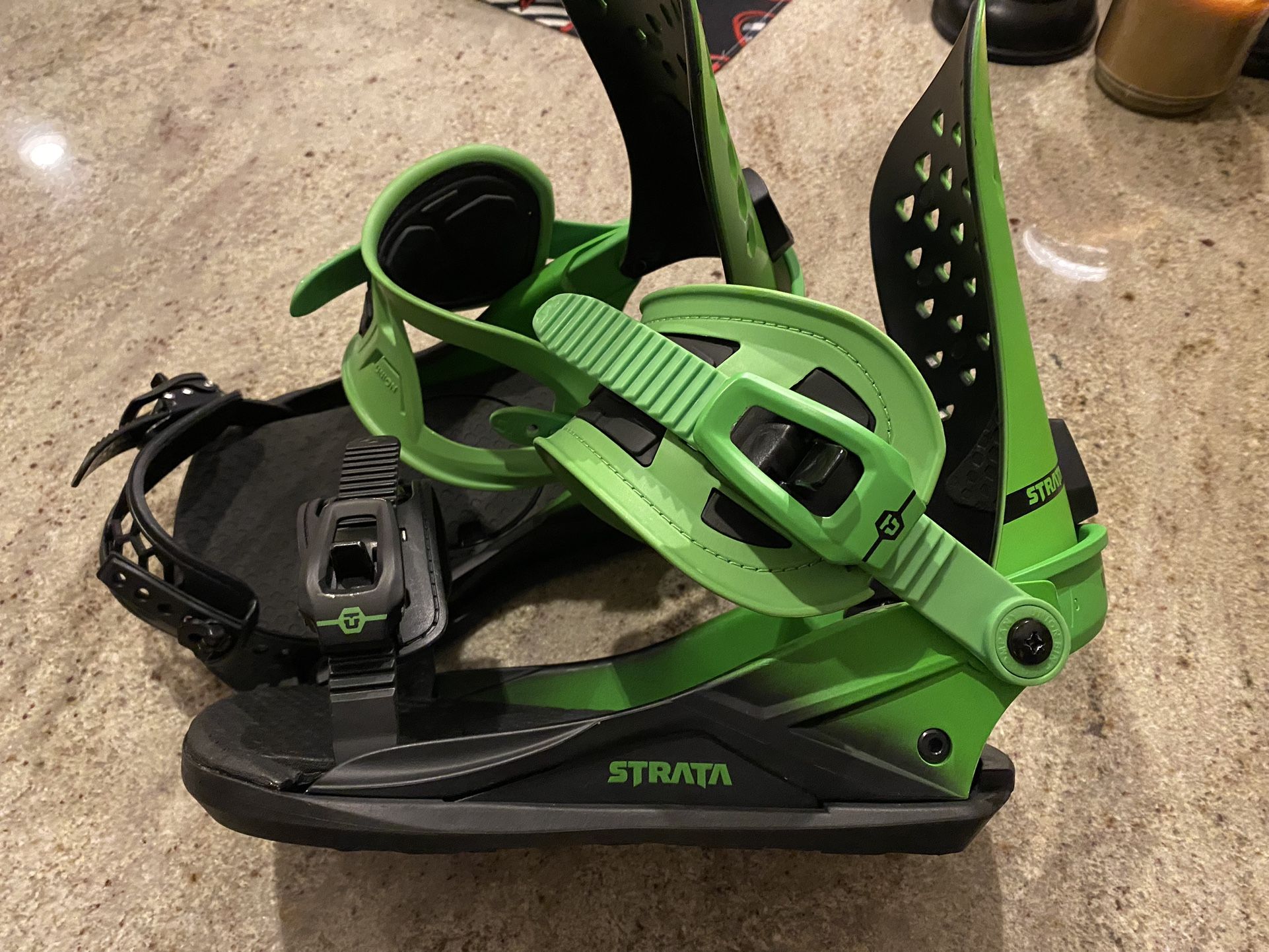2021 Union Strata Snowboard Bindings