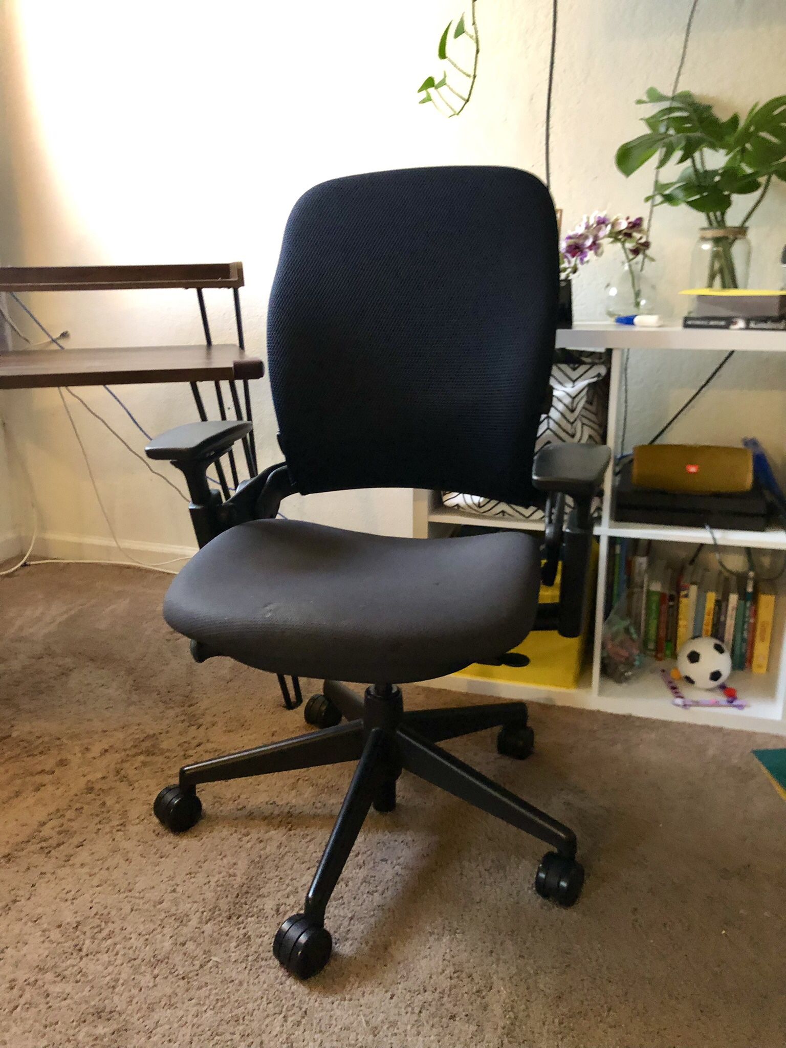 Ergonomic chair 