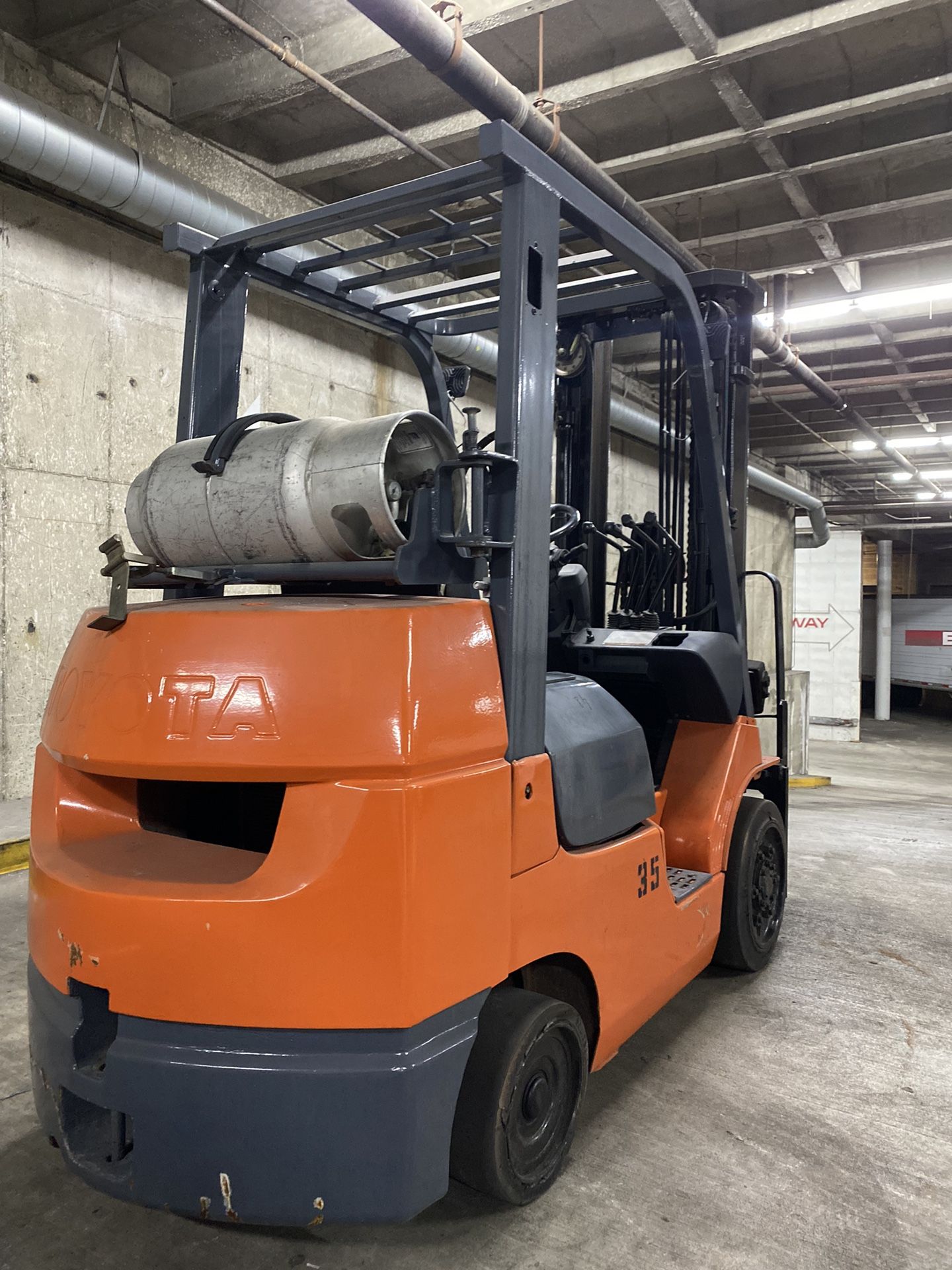 EXCELLENT 7000 lb TOYOTA forklift for sale