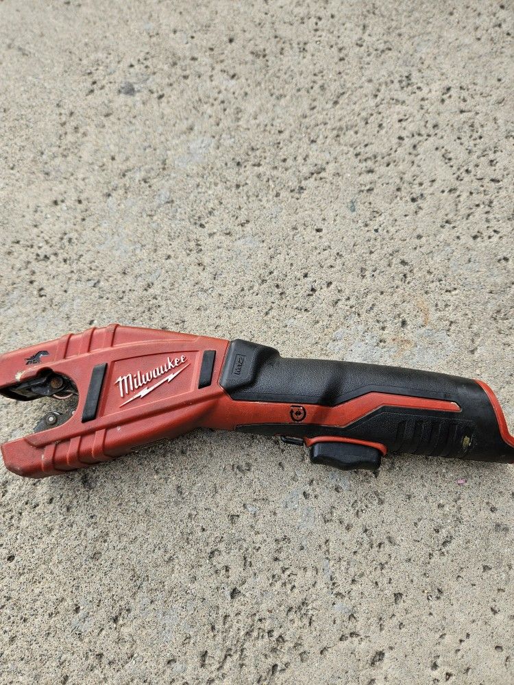 Milwaukee M12 Copper Tubing Cutter
