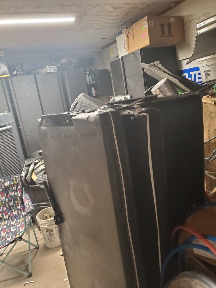 vengeance toy hauler lower beds... Free