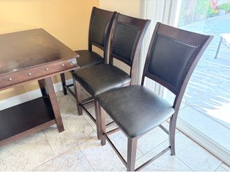 FREE- Rustic Table with 6 chairs