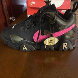 Nike Air Barrage Low QS Size 8