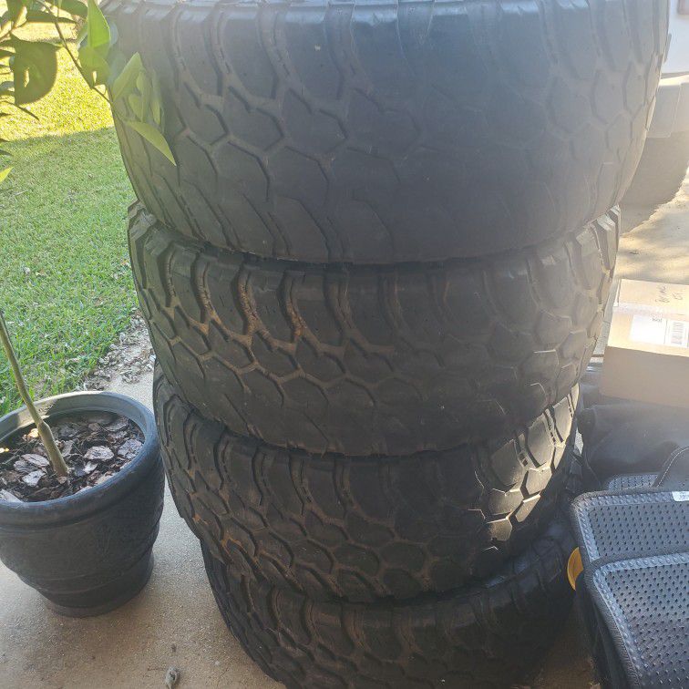 12.5 20" 35 Tires