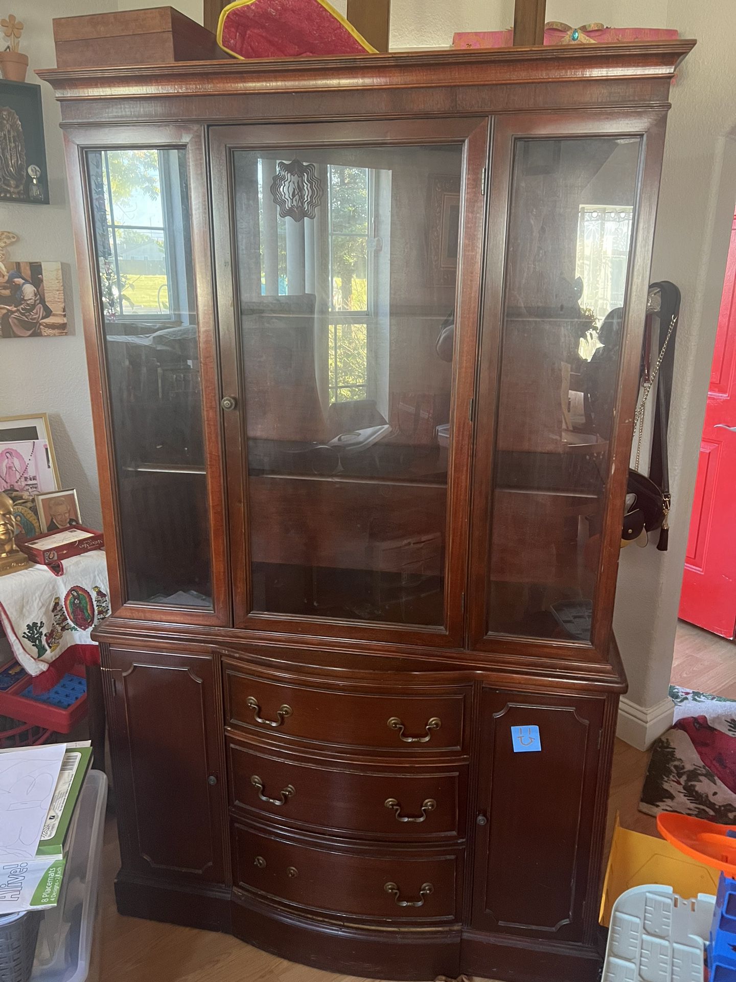 Great Looking China Cabinet 