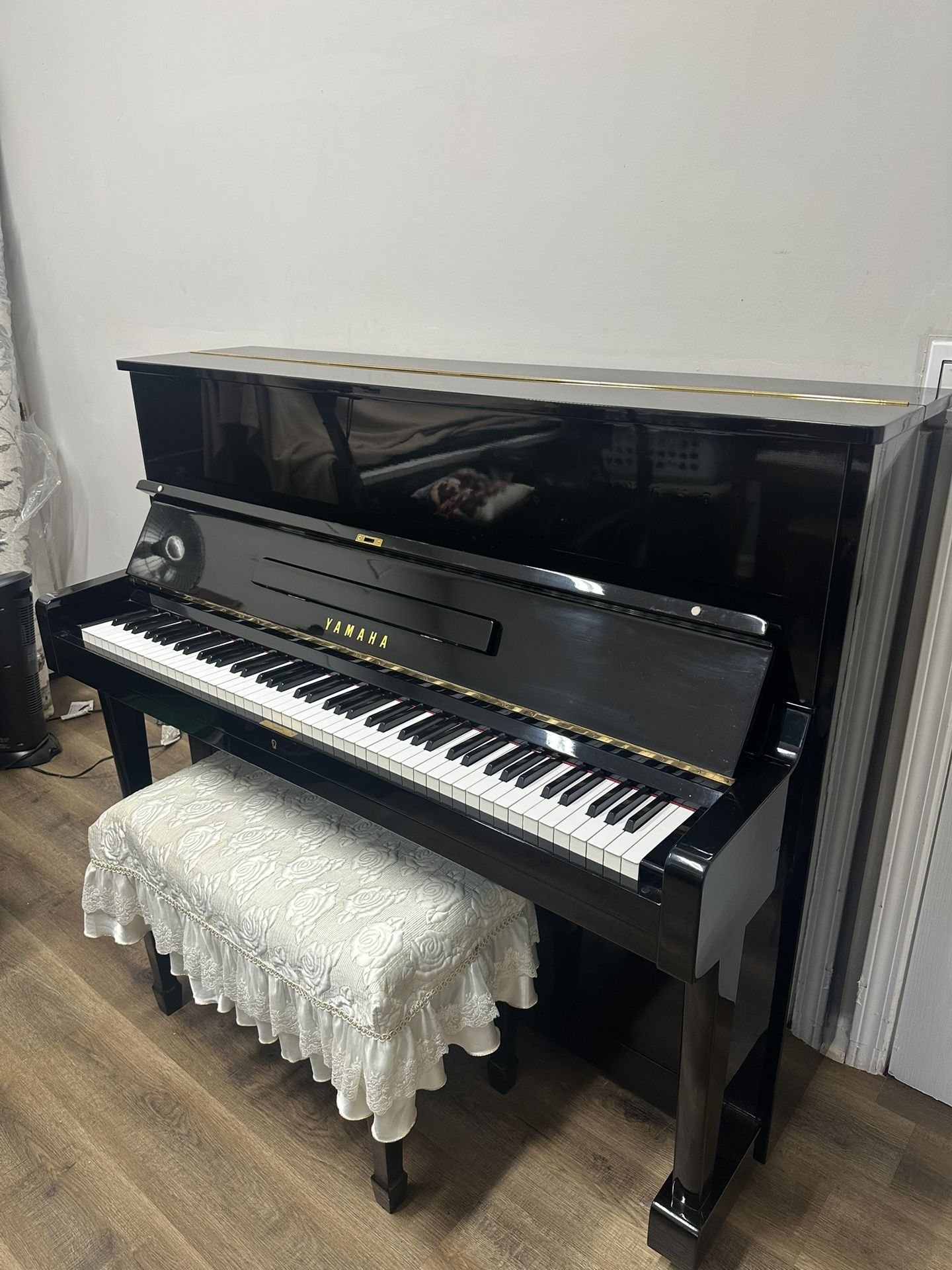 Yamaha U1 Upright Piano-2000$