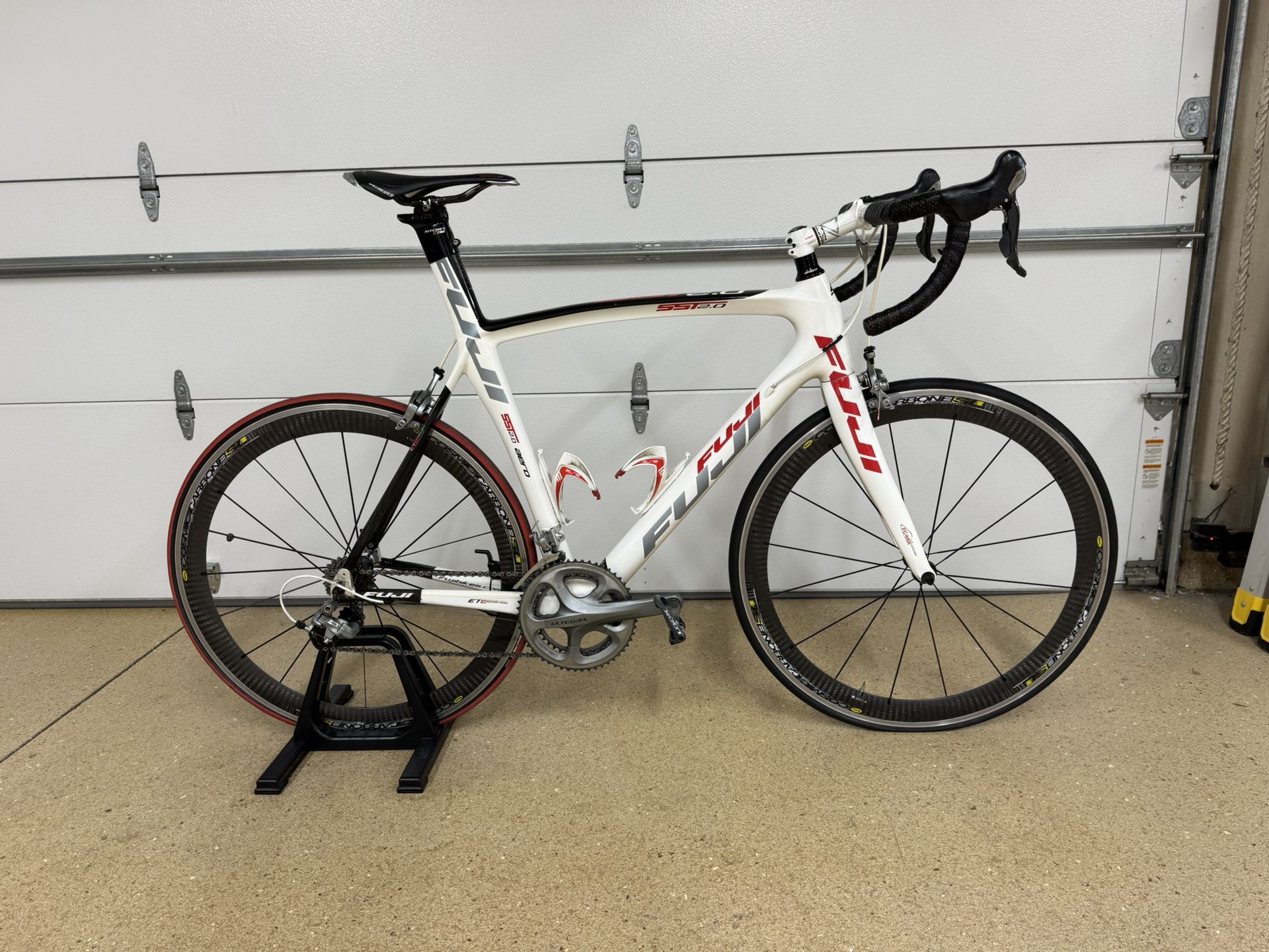 2010 Fuji SST 2.0 Carbon Aero Road Bike – $1,250