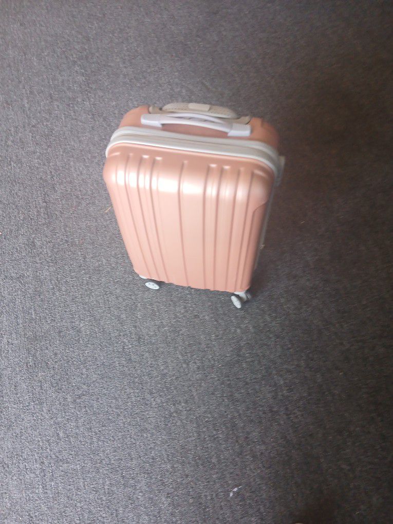 Is mall luggage suitcase