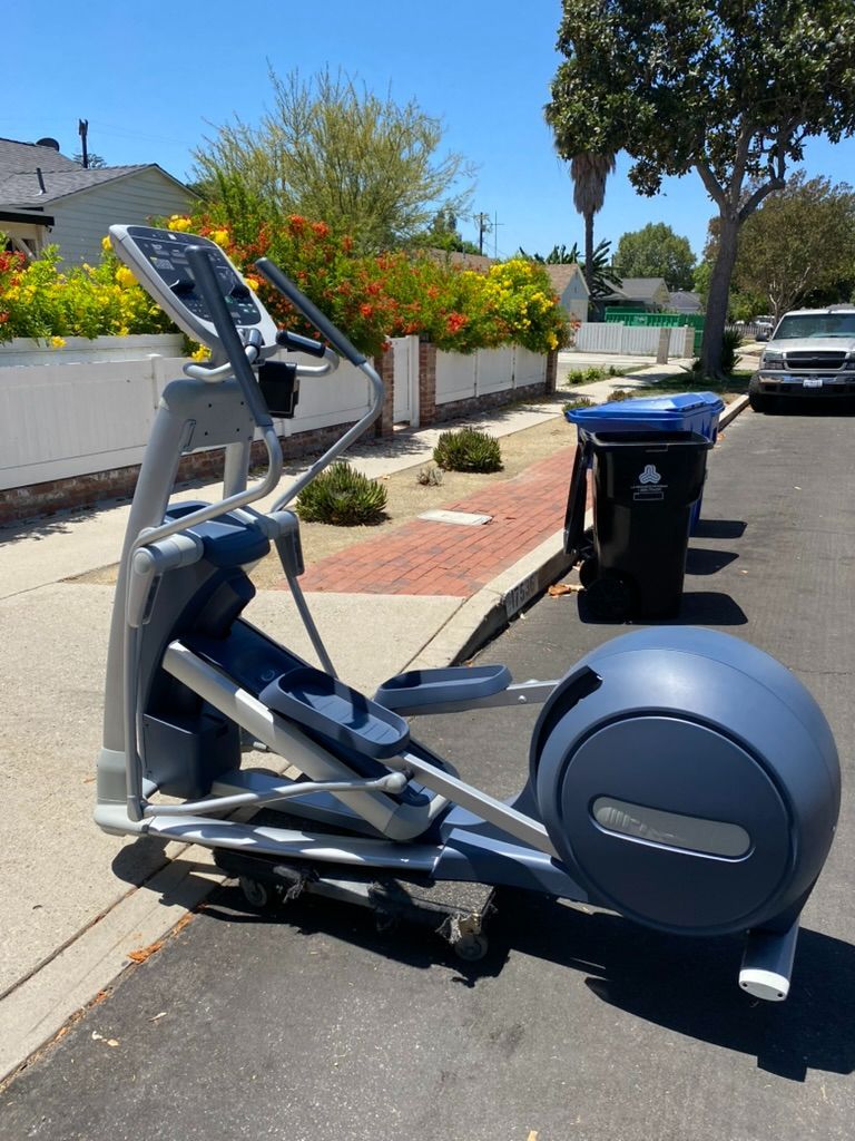 Precor 835 EFX Elliptical ( Delivery Included)