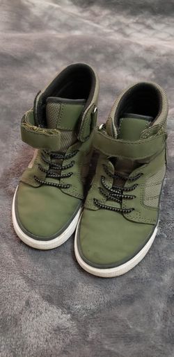 Boys Children's Place Size 10 Army Green Shoes!