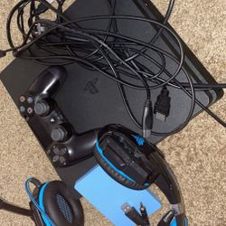 Ps4 ,Headset,hard drive,controller, Cords