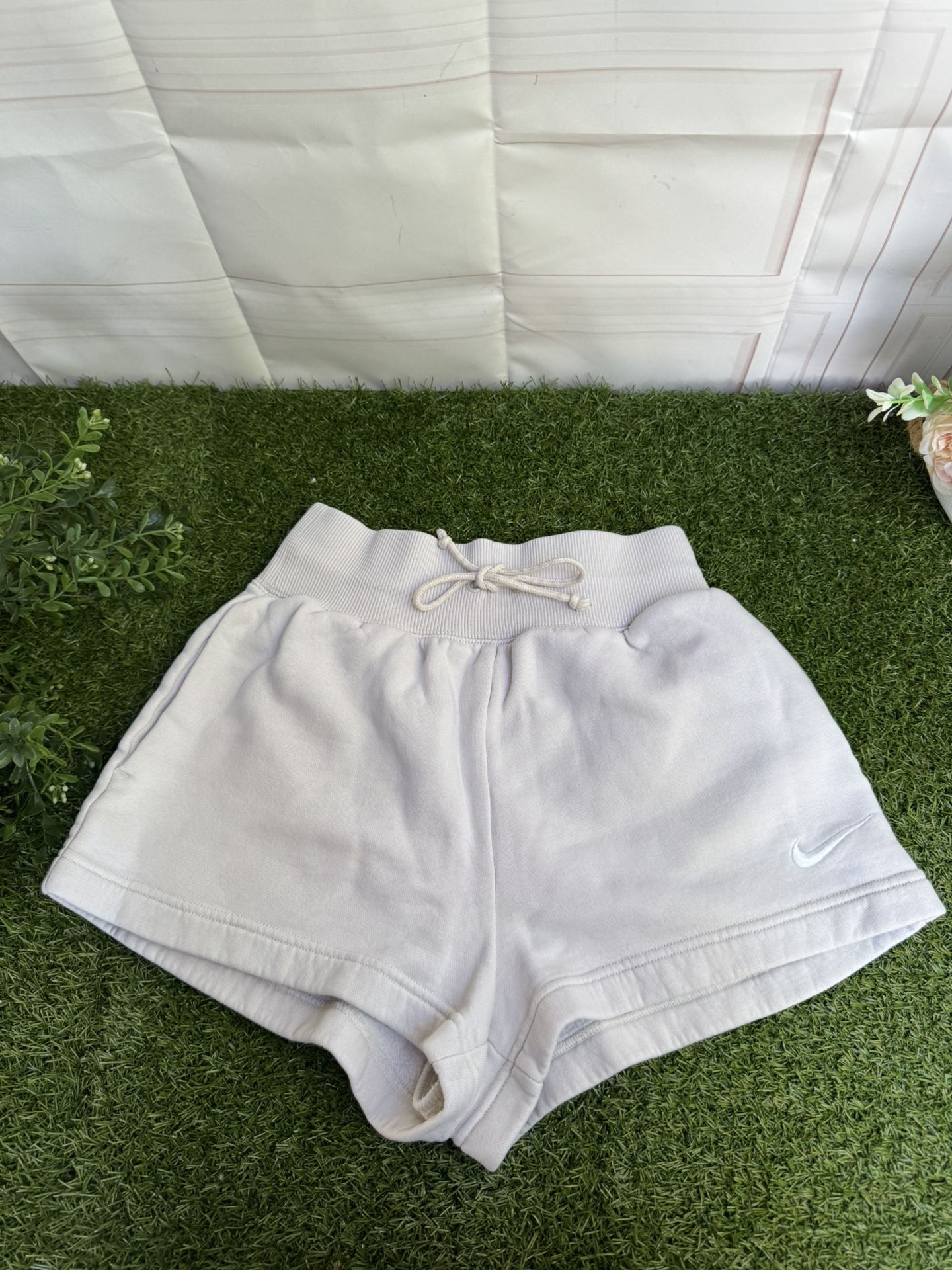 Nike Shorts Women Size XS Light Beige Pre Owned