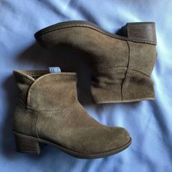 New UGG Darling Women's Chestnut Suede Ankle Boots Size 6 