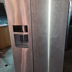 Kitchen Aid Side By Side Refrigerator (Missing Handles)