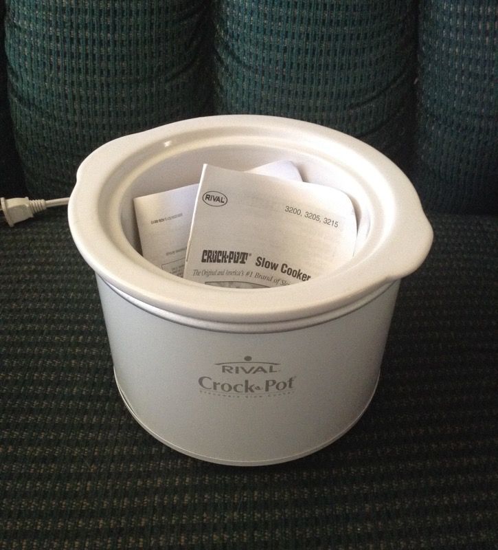 Small crock pot model 3215 no lid