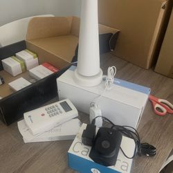 SimpliSafe Home Security System – Base Station, Keypad, Camera + Accessories