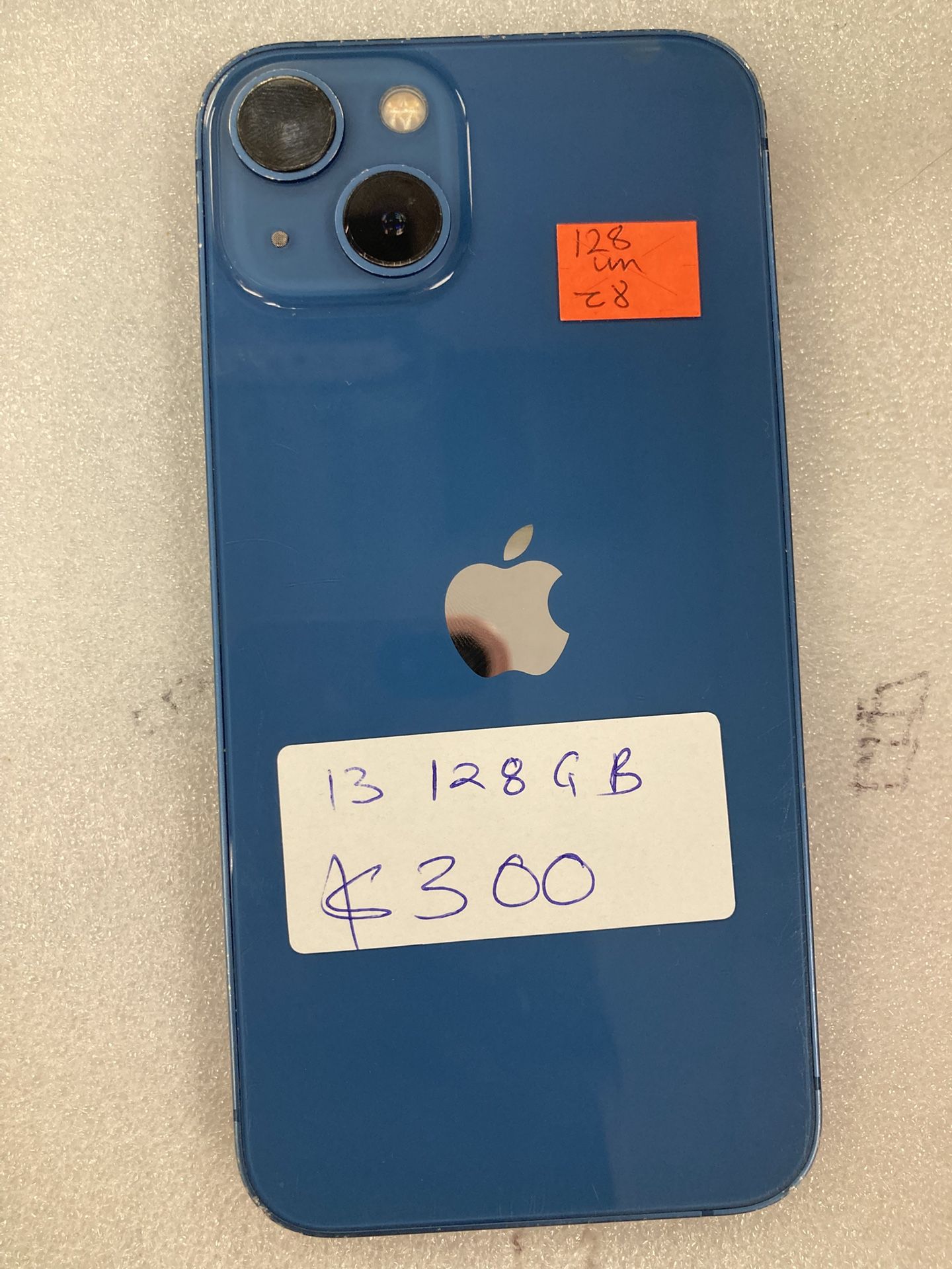 Factory Unlocked Iphone 13 128 gb comes with store warranty