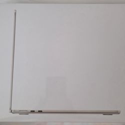 Macbook Air  13 Inch 2024