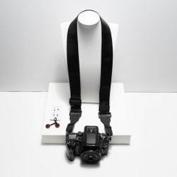 YUUGE/Long Adjustable Black Camera Shoulder Strap w/ Peak Design Anchors 38-66"