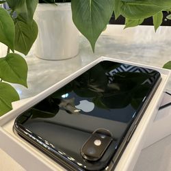 Gorgeous iPhone X 256gb Unlocked + Original Charger FIRM