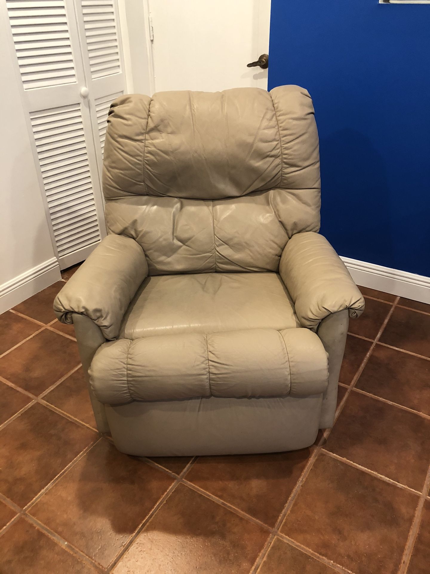 Recliner chair (leather)