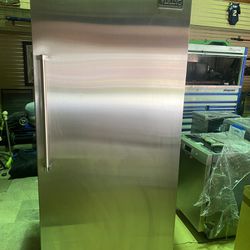 Viking Refrigerator / Freezer Appliances 