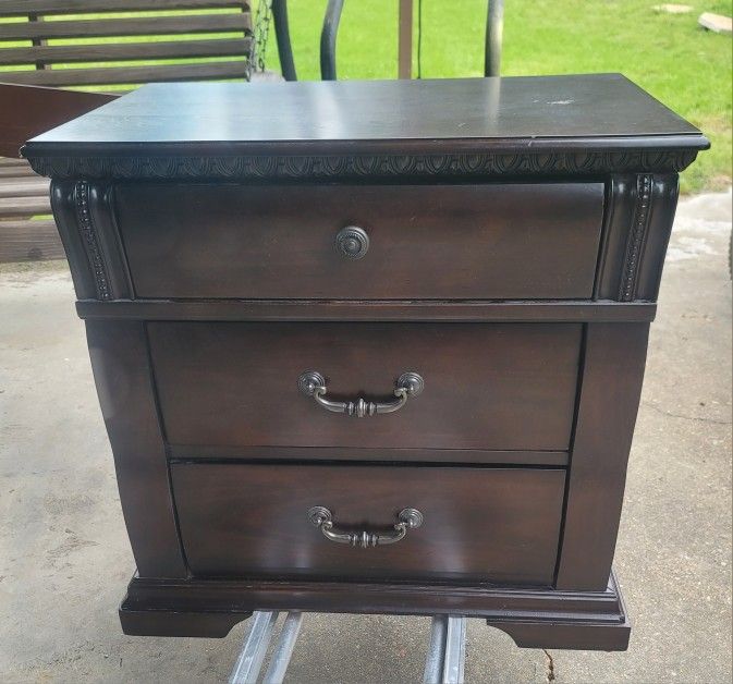 Beautiful Nightstand With Even More Beautiful Edging 