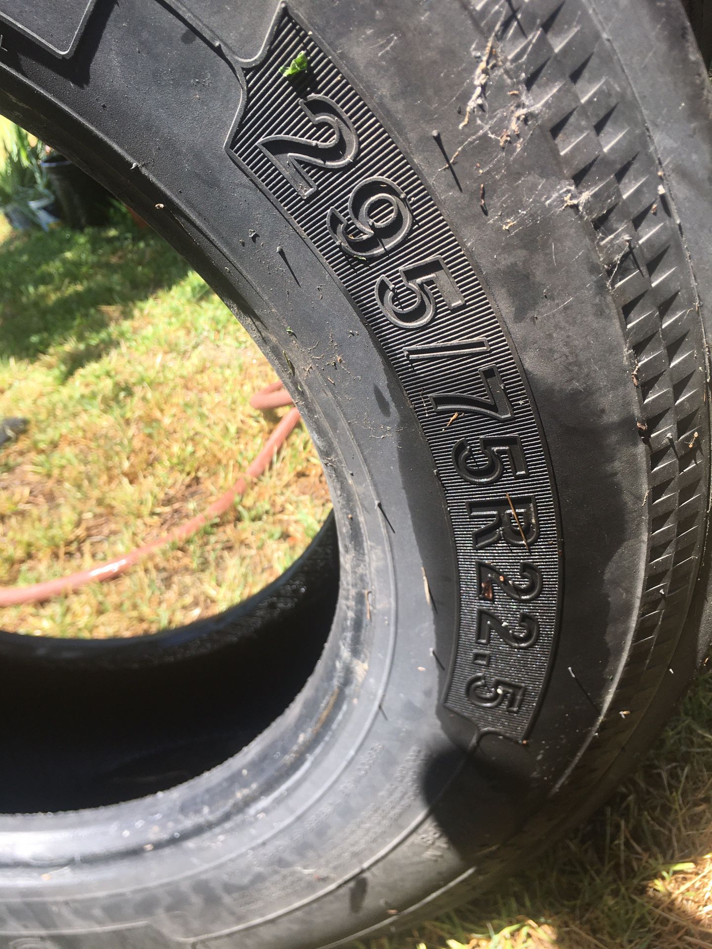 2 Used trailer tires 295-75/R22.5