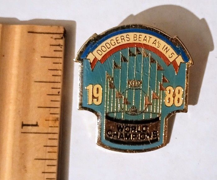 1988 L.A. Dodgers Beat A’s “World Champions” Unocal Baseball Collectible Lapel Pin A-1
