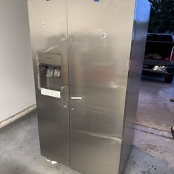 Frigidaire Refrigerator 
