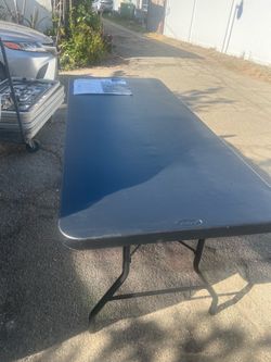 Folding table