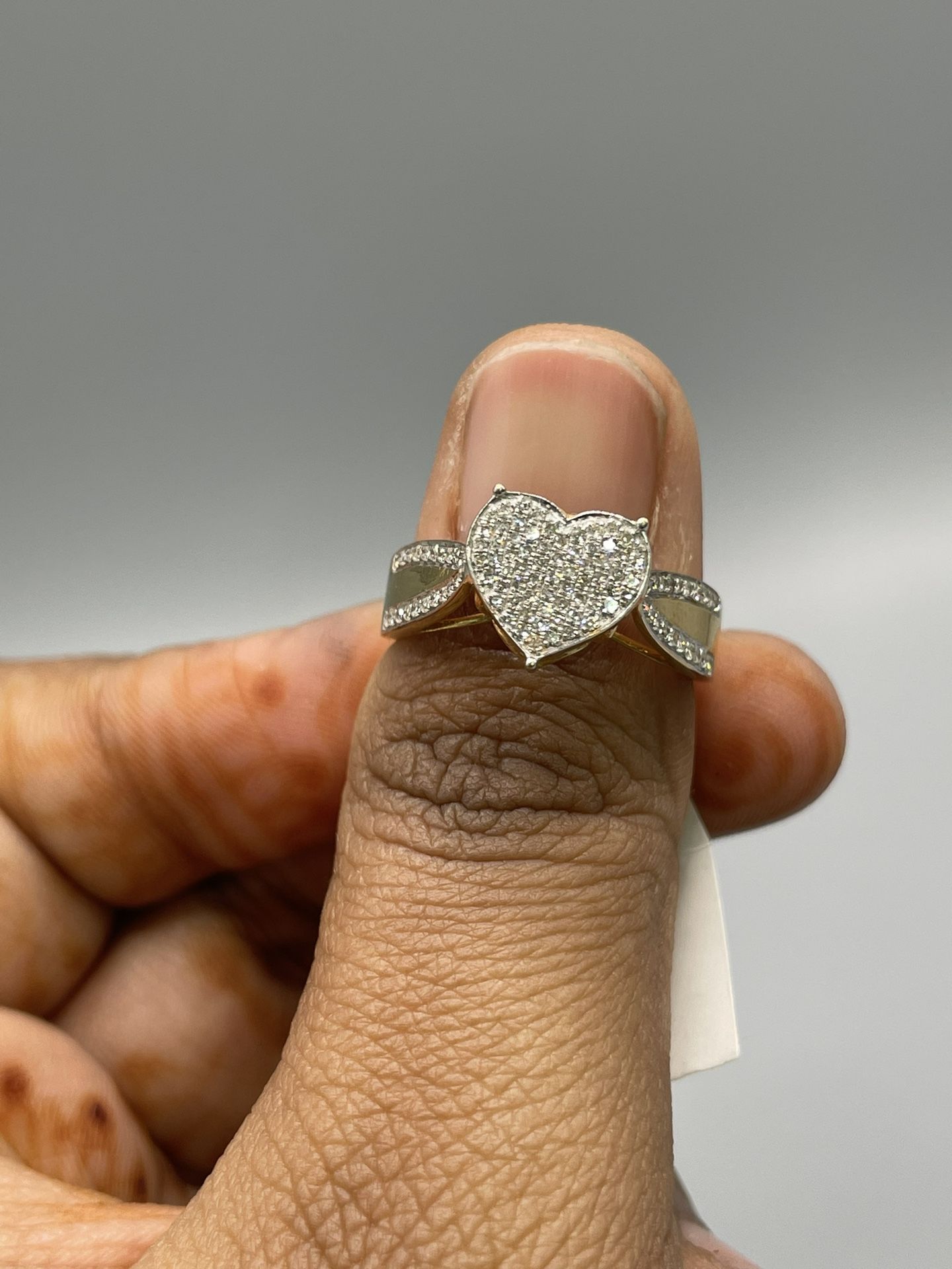 Timeless Elegance 18KT Gold And Diamond Ring