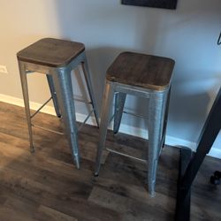 2 Bar Stools 