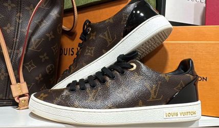 woman’s lv sneakers